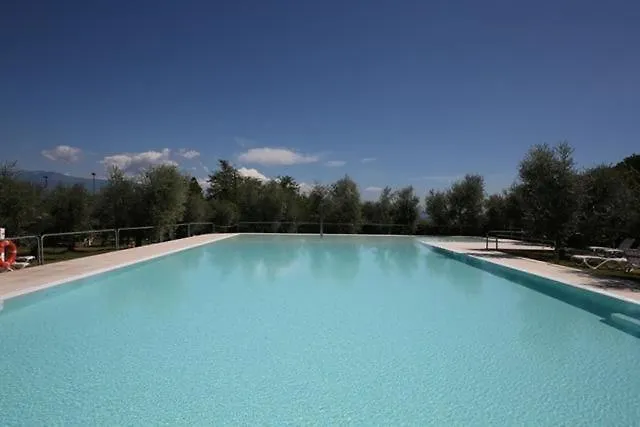 Dreizimmerwohnung In Villa Eine Ebene مانربا ديل جاردا شقة