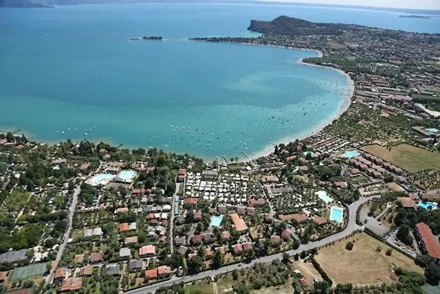 Dreizimmerwohnung In Villa Eine Ebene Manerba del Garda