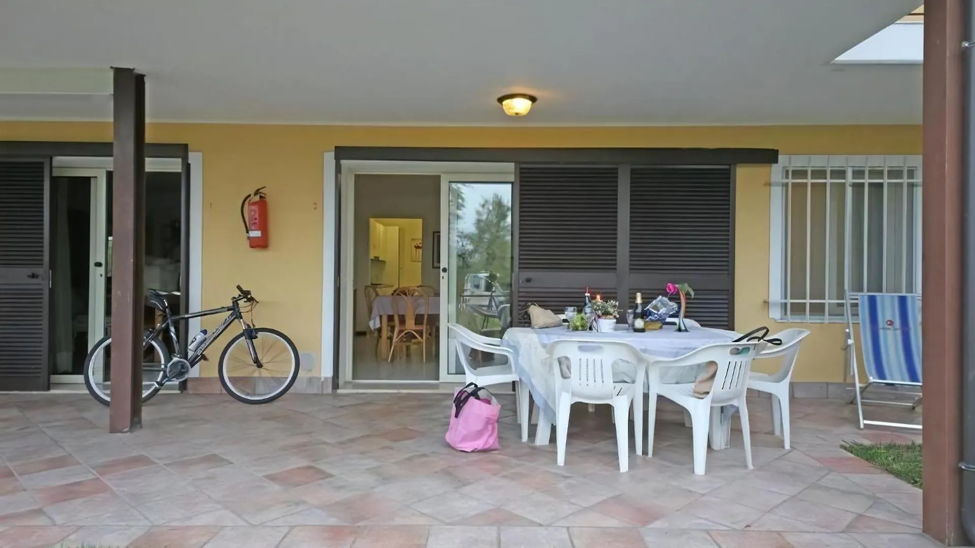 Dreizimmerwohnung In Villa Eine Ebene مانربا ديل جاردا شقة